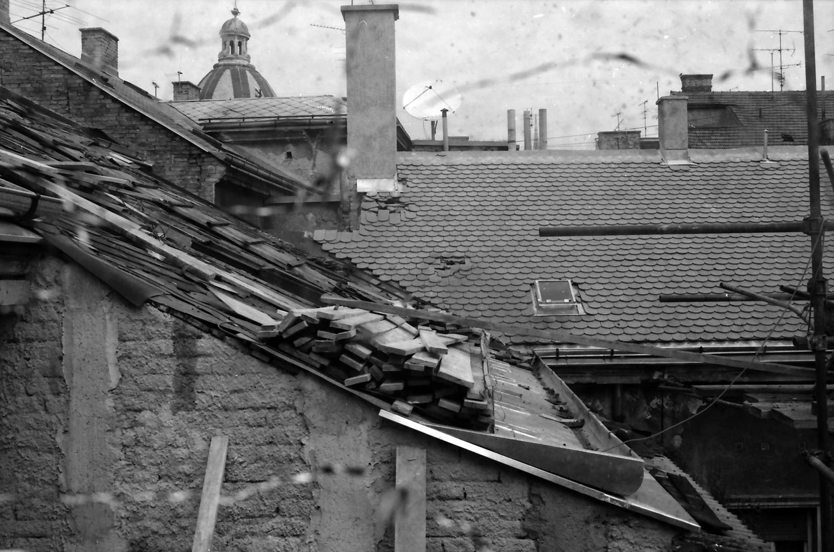 02.05.1995., Zagreb - U znak odmazde zbog akcije Bljesak kojom je Hrvatska vojska krenula u oslobadjanje zapadne Slavonije predsjednik tzv. Republike Srpske Krajine Milan Martic naredio je raketni napad kasetnim bombama na centar Zagreba prilikom kojeg je ubijeno i ranjeno vise gradjana.rPhoto: Davor Visnjic/PIXSELL