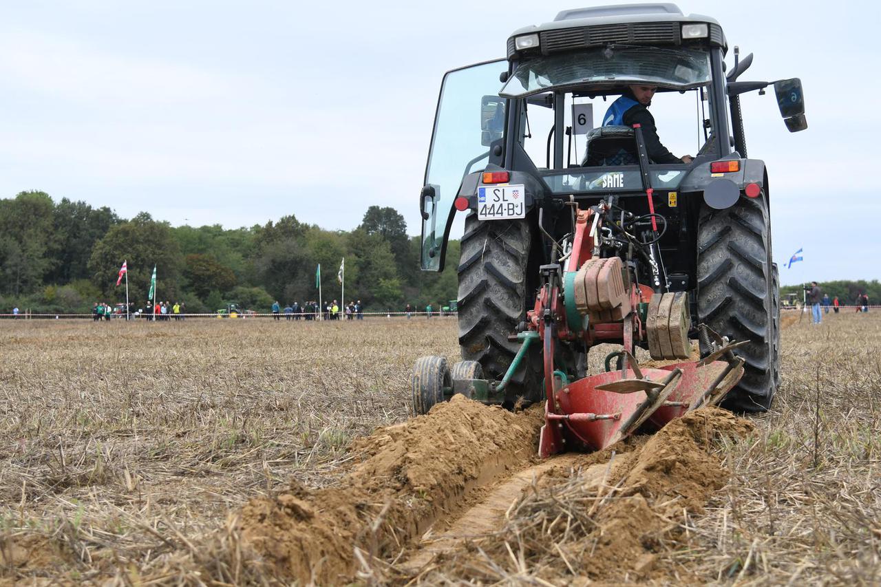 Koprivnica: Održana završnica državnog prvenstva u oranju