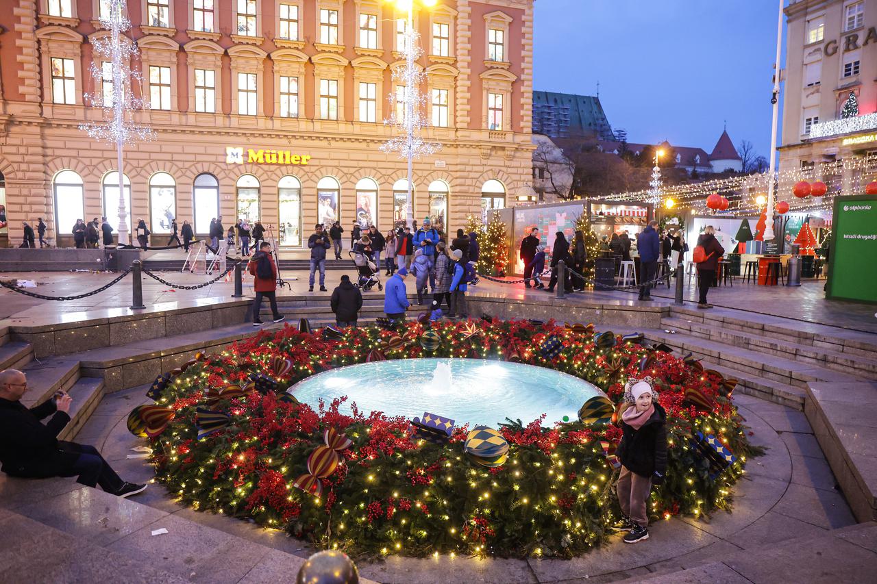 Zagreb: Novogodišnja atmosfera u centru grada