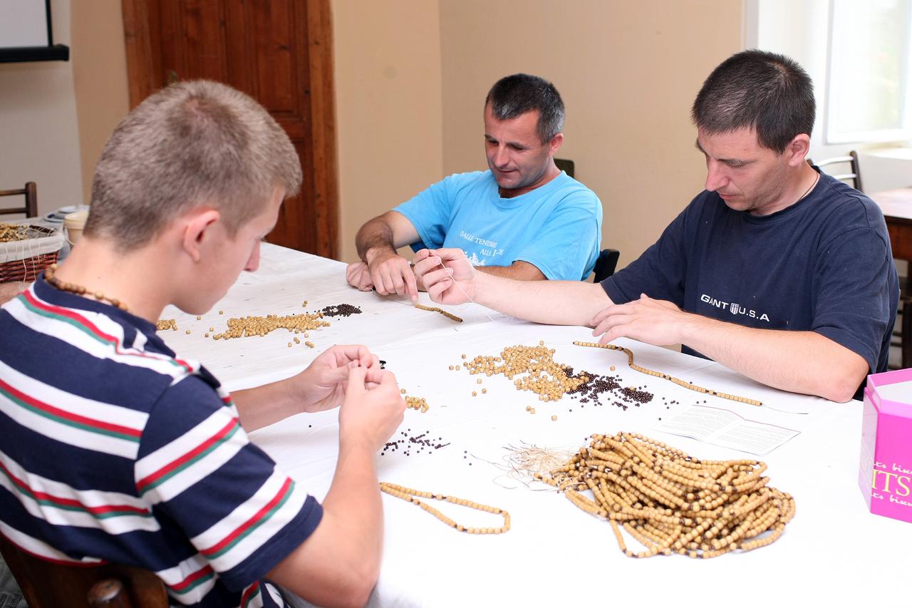 21.07.2014., Vrbovec - Komuna za ovisnike Cenacolo koju vodi don Ivan Filipovic nalazi se u dvorcu kraj Vrbovca