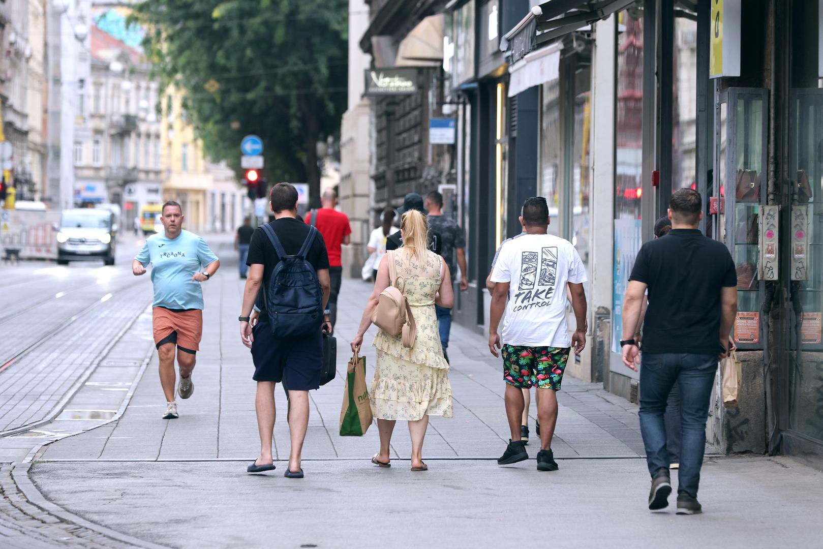 Tramvajska linija 3 iznimno će ovog vikenda biti u prometu i prometovat će svojom redovnom trasom, dok će na noćnim linijama (31, 32, 33 i 34) umjesto tramvaja, voziti autobusi.