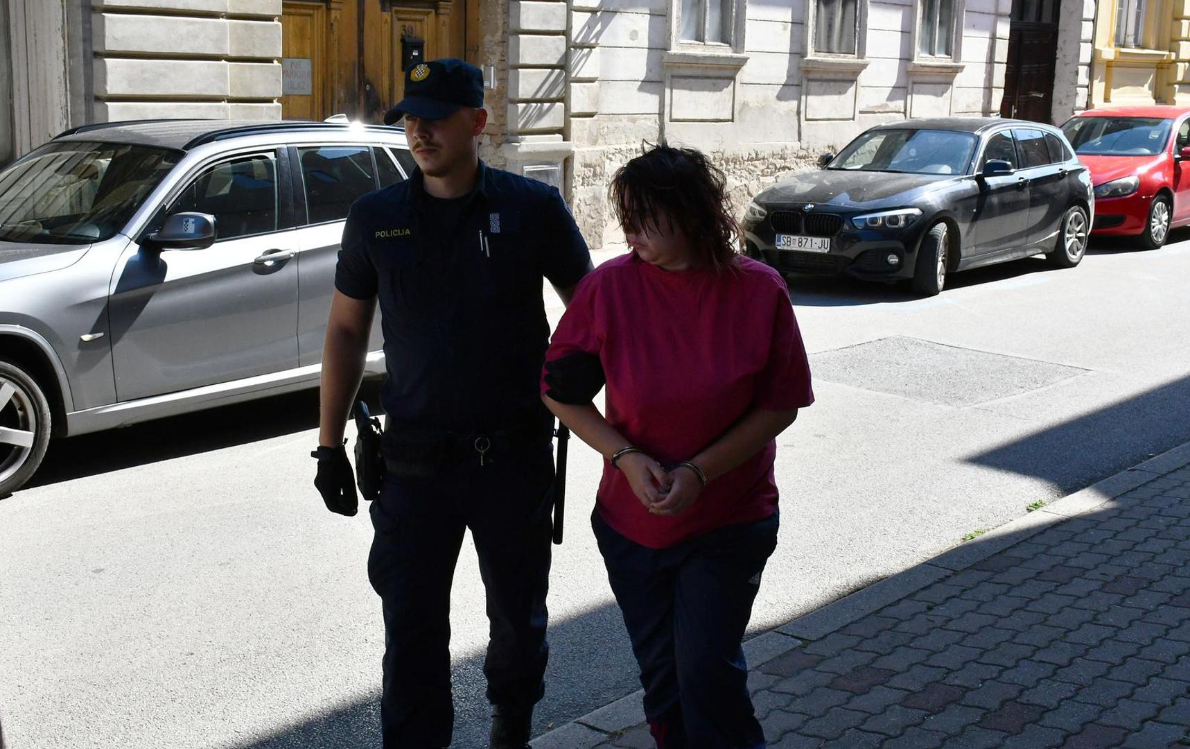 Kriminalističkim istraživanjem utvrđena je sumnja da je 36-godišnjakinja počinila kazneno djelo teškog ubojstva. Alkotestiranjem joj je izmjereno 2,03 promila alkohola.