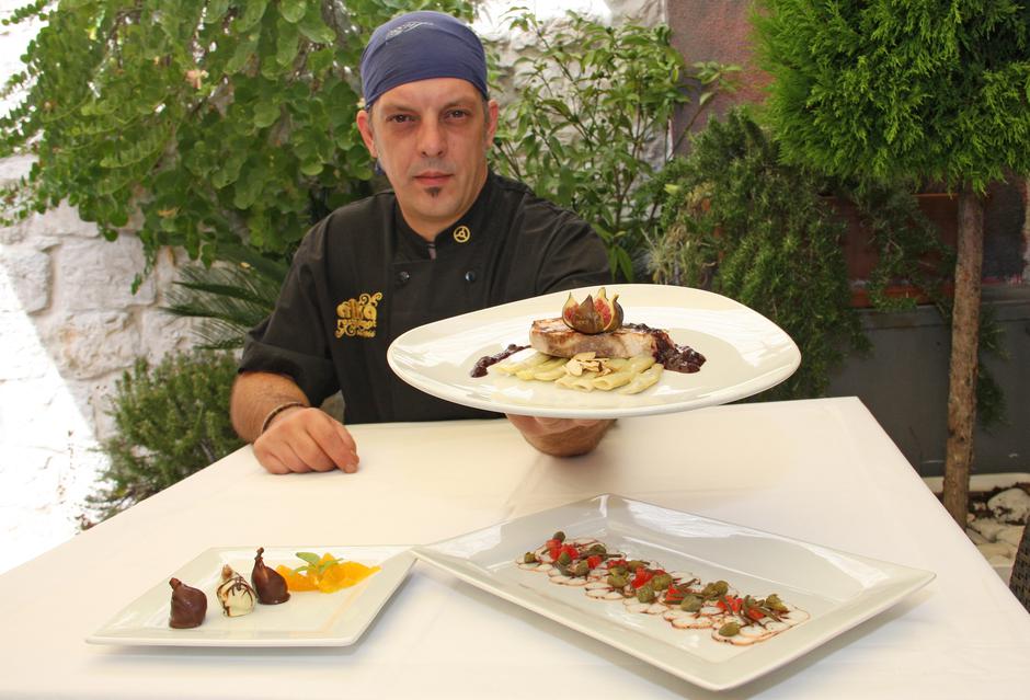 07.09.2011.Trogir - Robert Zmire, finalist showa Masterchef kuha 3 sljeda jela u restoranu Alka u kojem radi Photo: 