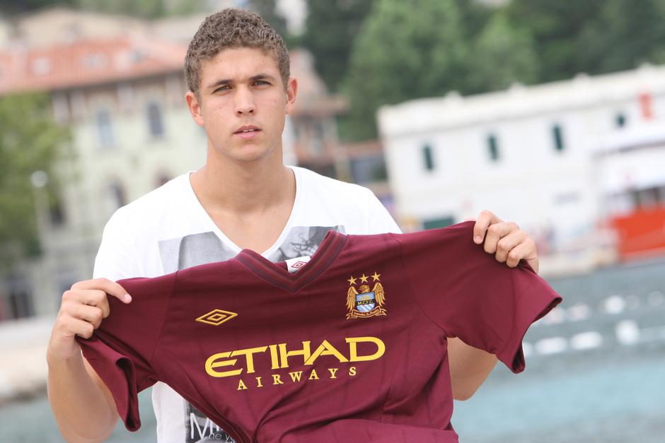 Omiš: Mario Jelavi? potpisao za Manchester City