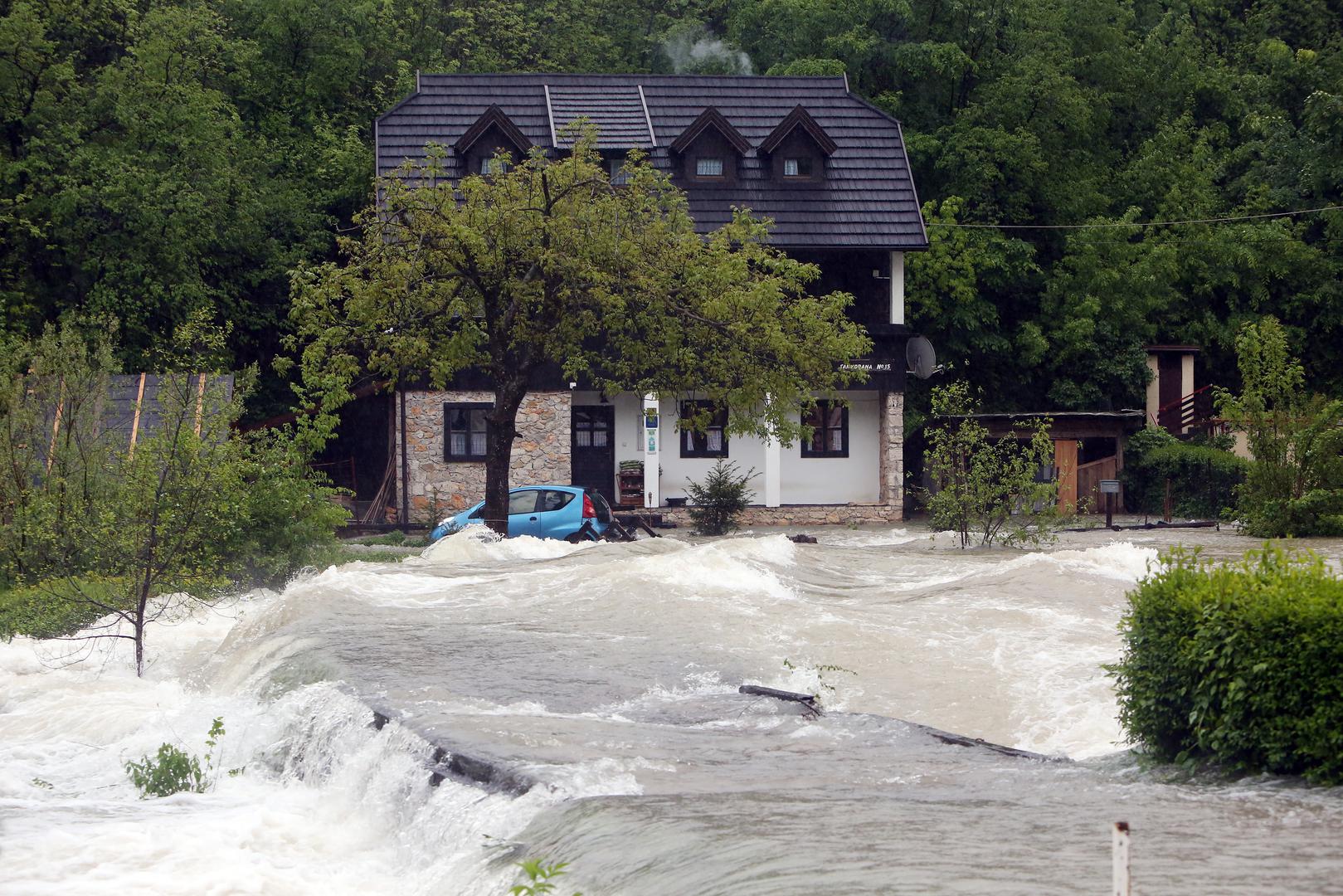 I rijeke u BiH počele su prijetiti visokim vodostajom