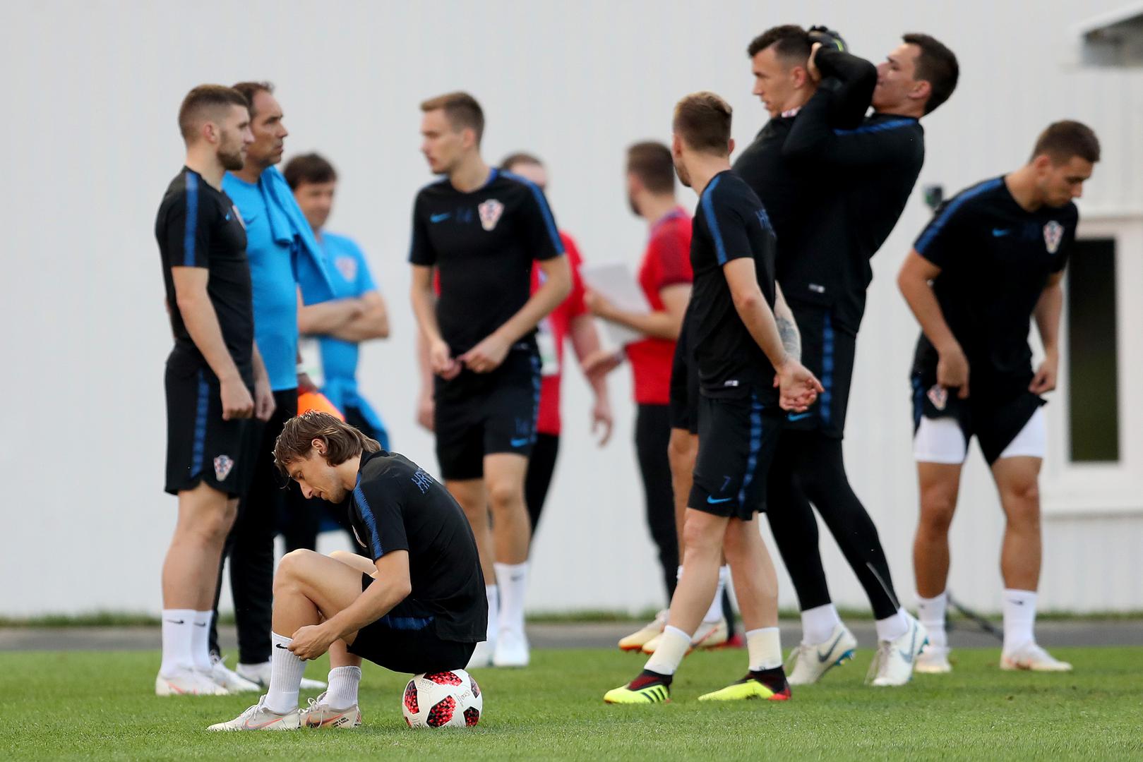 Nekoliko sati prije početka hrvatskog treninga nad Soči se srušilo nevrijeme i obilna kiša, srećom ne takva kakva je ovaj grad pogodila u lipnju 2015.