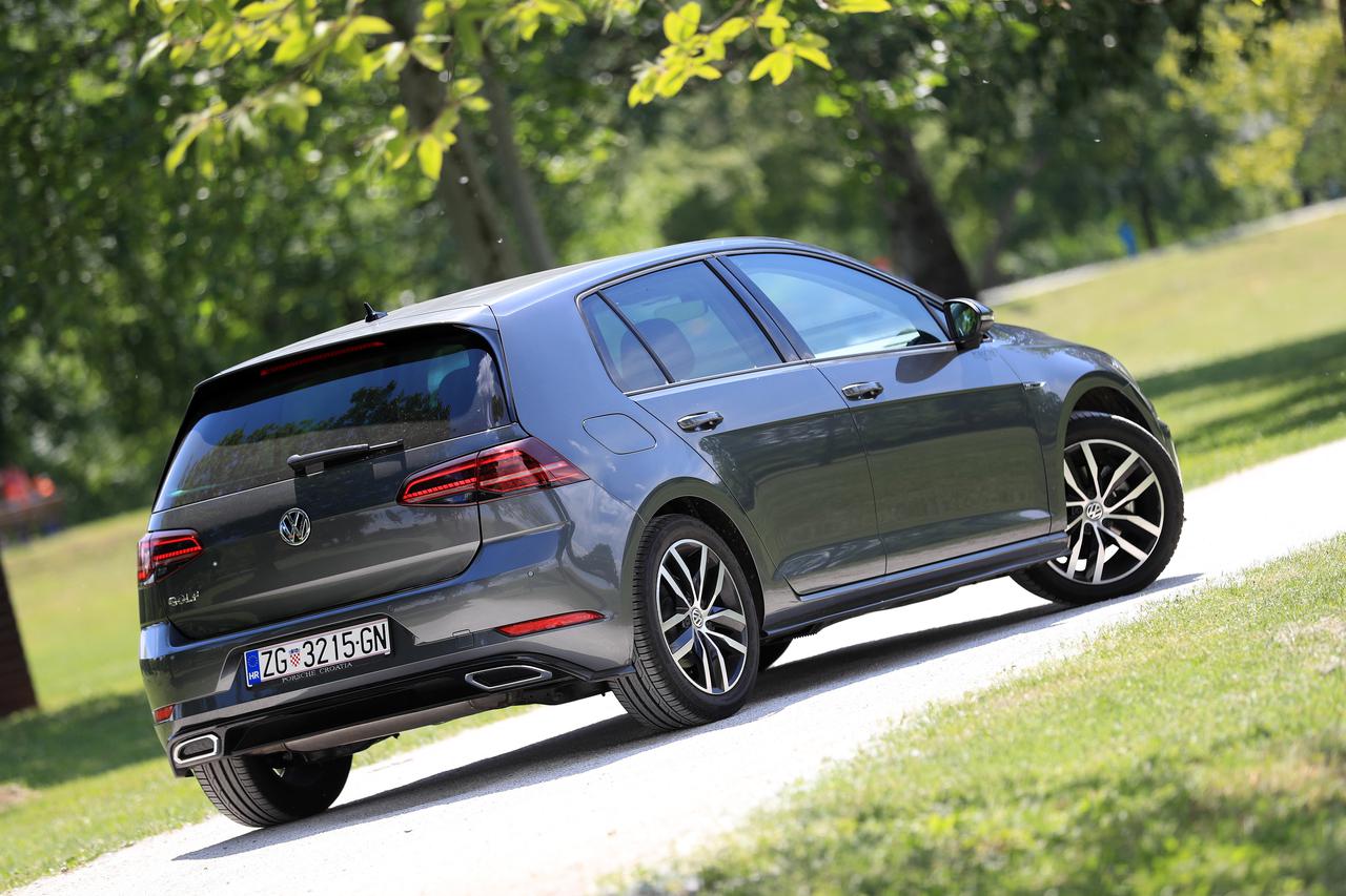 Volkswagen Golf R Line