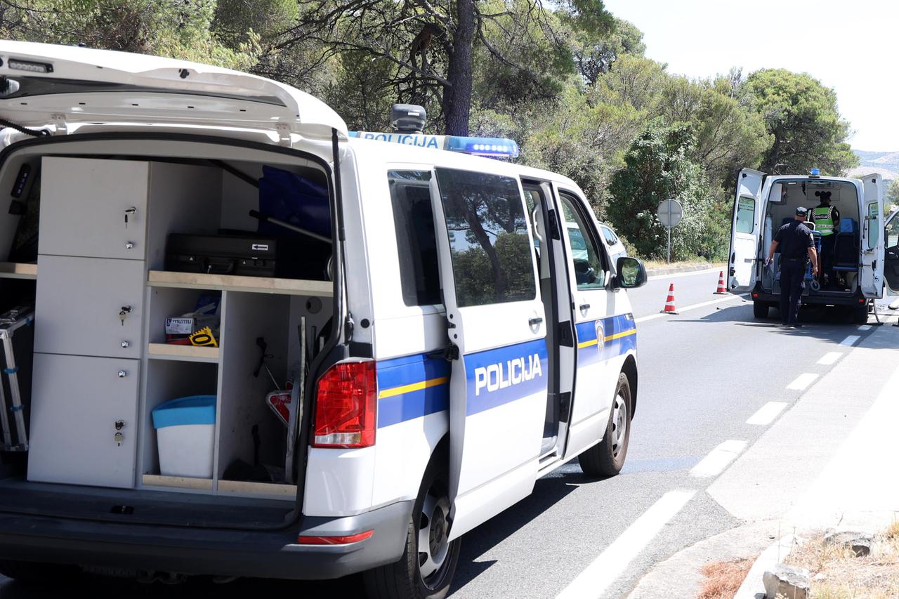 Šibenik: Sudar automobila i vozila saniteta kod Morinjskog mosta, šest osoba prevezeno u bolnicu