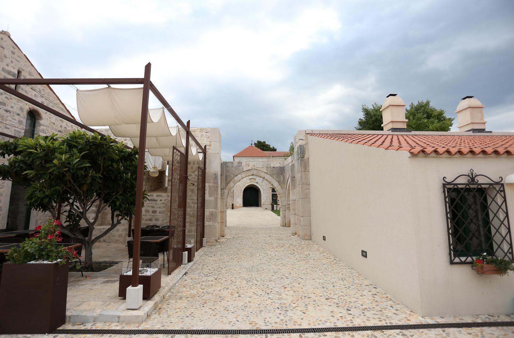 16.06.2018., Pakostane - Han Jusufa Maskovica u Vrani je izgradjen u 17. stoljecu i sluzio je kao svratiste, odmoriste i rezidencija. Maskovica han, povrsine vece od 2000 cetvornih metara, najveci je spomenik turskoga graditeljstva u Hrvatskoj i najzapadnija gradjevina islamske arhitekture na tlu nekadasnjeg turskog carstva. Photo: Dusko Jaramaz/PIXSELL 