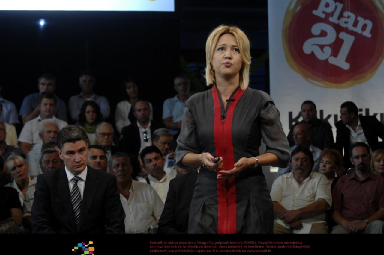 '24.09.2011., Rijeka - Predstavljanje plana 21 Kukuriku koalicije u sportskoj dvorani na Kantridi. Milanka Opacic.  Photo: Goran Kovacic/PIXSELL'