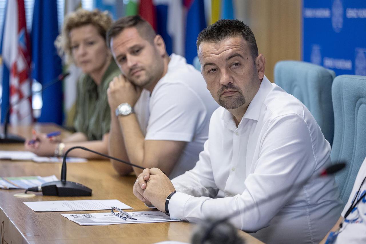 Vukovar: Gradonačelnik Marijan Pavliček održao je konferenciju za medije povodom ovogodišnjeg DunavFesta