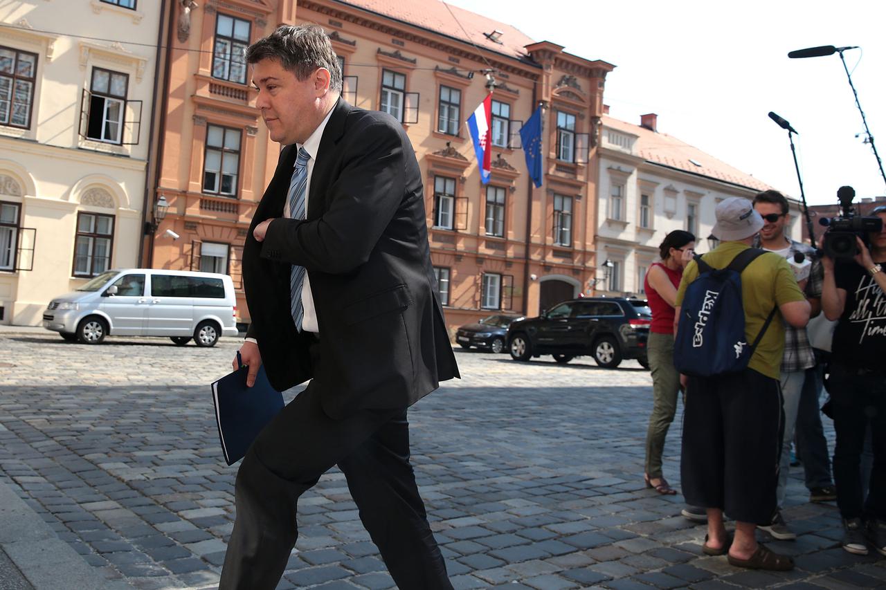 03.06.2015., Zagreb - Ministar finacija Boris Lalovac dolazi na sjednicu Vlade RH. Photo: Patrik Macek/PIXSELL