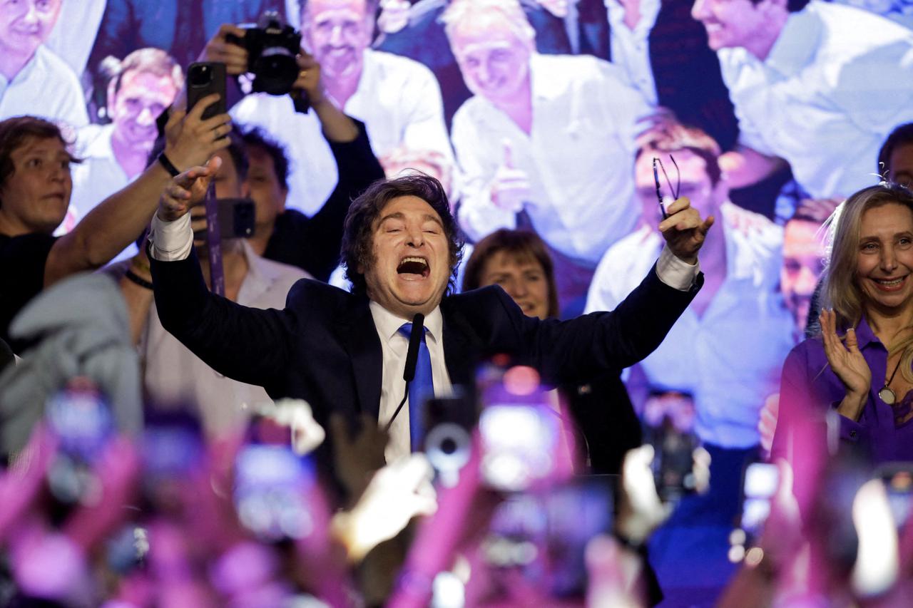 storyeditor/2025-10-27/2025-10-27T015218Z_1193557370_RC21KHANK483_RTRMADP_3_ARGENTINA-ELECTION-1.JPG