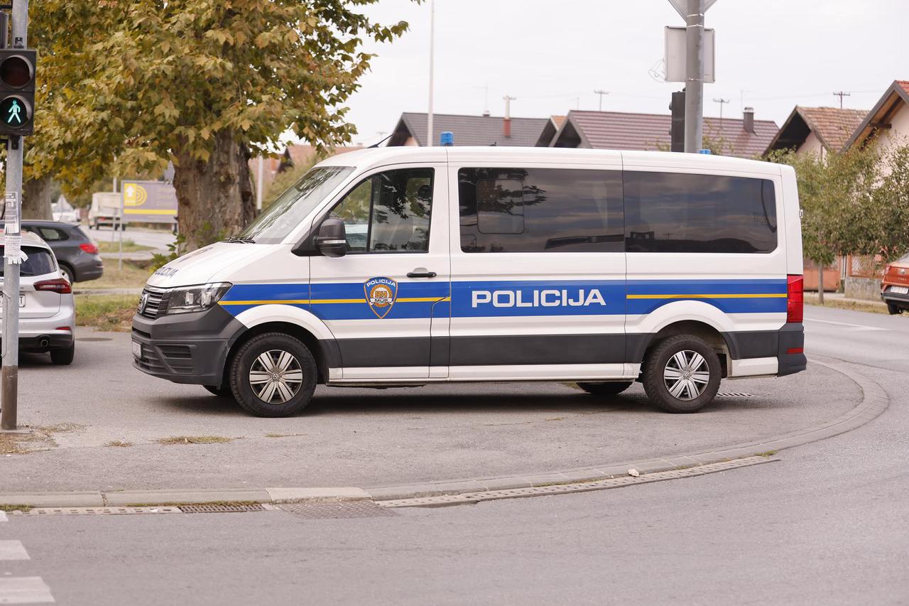 Čepin:  Policija i djelatnici USKOK-a ispred kuće Dragana Bakovića zvanog Bambur