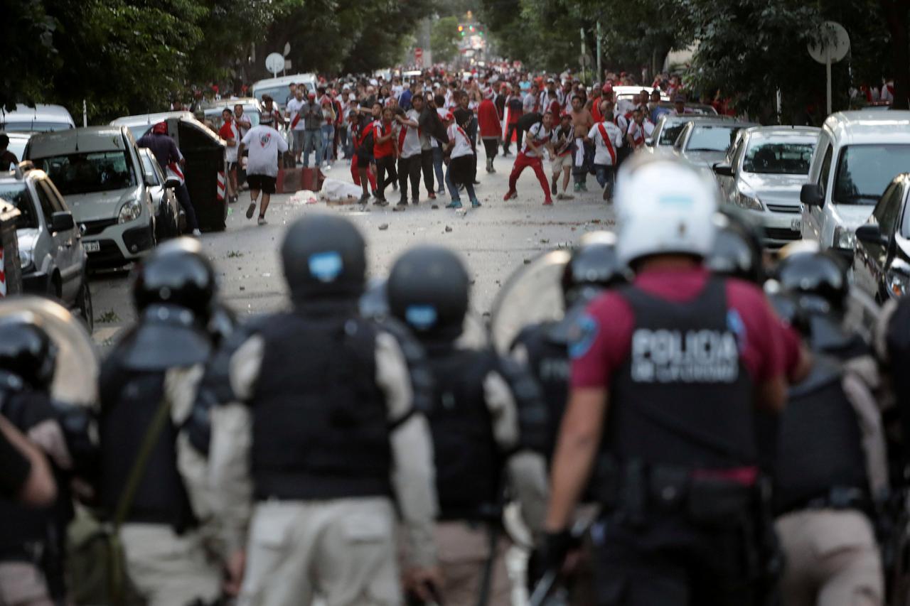 Obračun policije i navijača River Platea