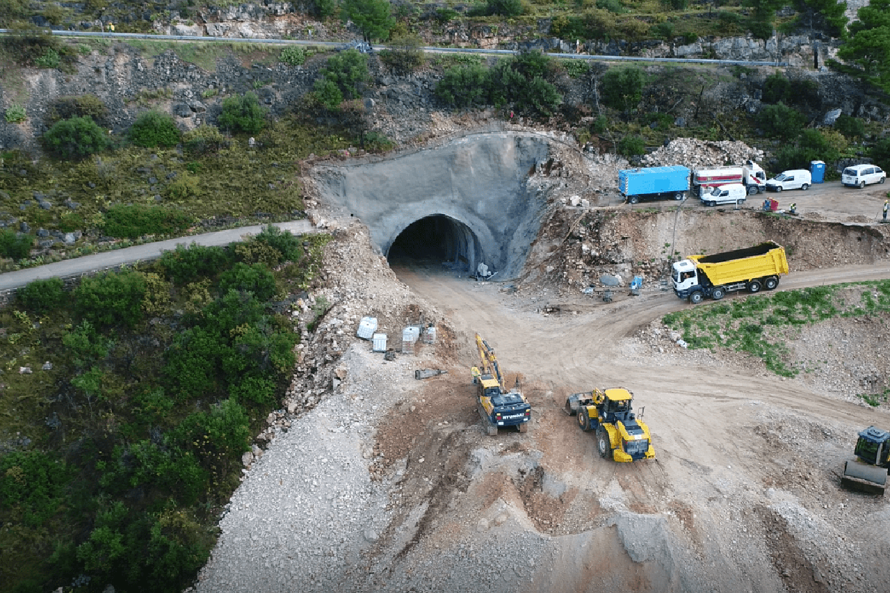 Probijen prvi tunel na otoku Braču