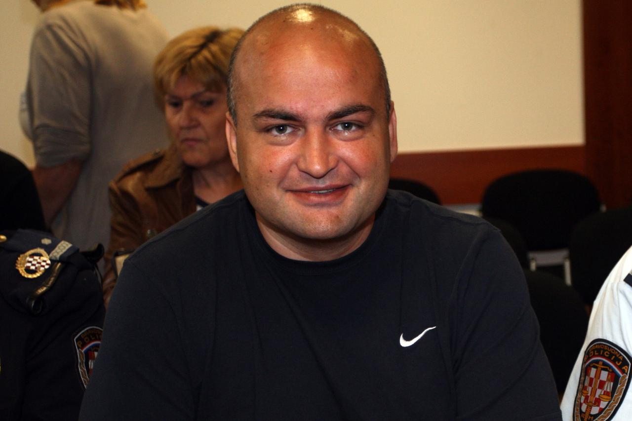 03.06.2013., Zagreb - Na Opcinskom sudu pocelo sudjenje Miroslavu Calusicu i skupini optuzenoj za kamatarenje.  Photo: Dalibor Urukalovic/PIXSELL