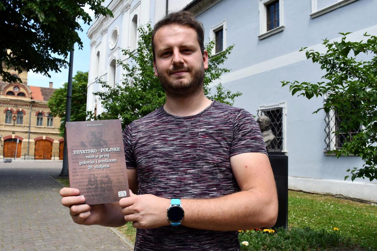 Slavonski Brod - Mladi znanstvenik dr. sc. Josip Jagodar objavio je knjigu "Hrvatsko-poljske veze u prvoj polovici i sredinom 20. stoljeća".