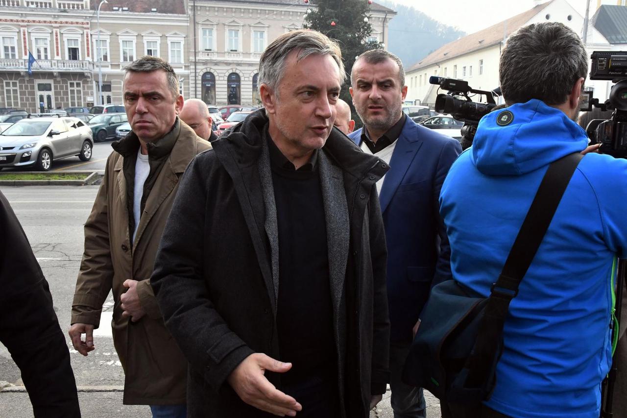 Požega: Predsjednički kandidat Miroslav Škoro družio se s građanima