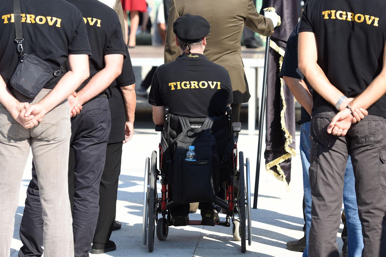 Postrojavanje branitelja i izložba oružja povodom obljetnice oslobođenja grada