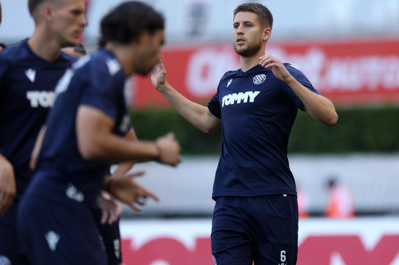 Split: Zagrijavanje igrača uoči utakmice HNK Hajduk i NK Osijek 