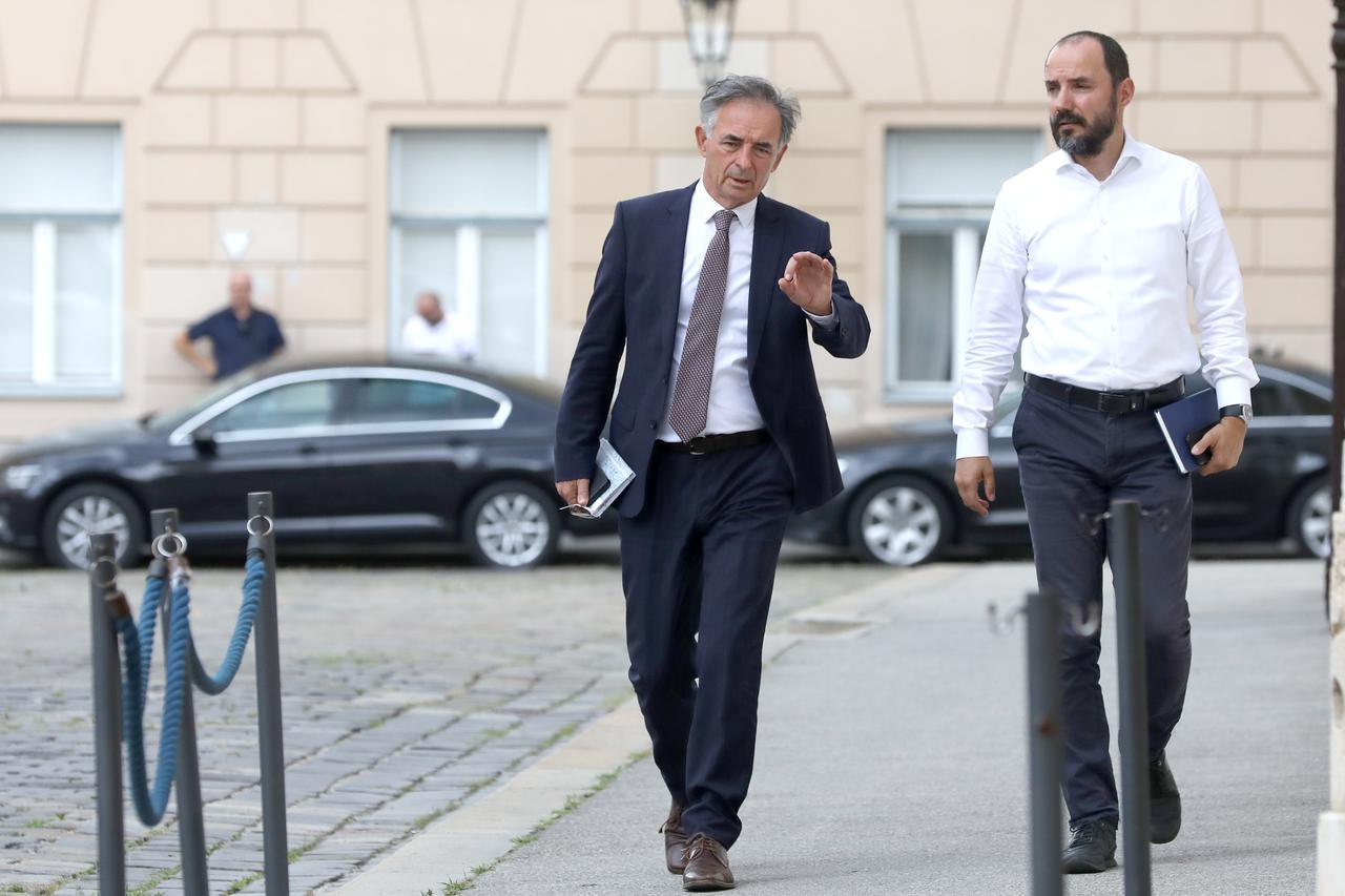Zagreb: ?lanovi vladaju?e koalicije dolaze na sastanak u Banske dvore