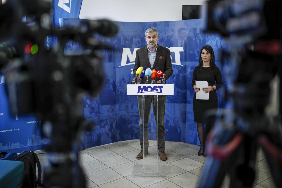 Zagreb: Mostovci tvrde da Vladinim PR porukama i nije bilo moguće zadržati ljude u Hrvatskoj