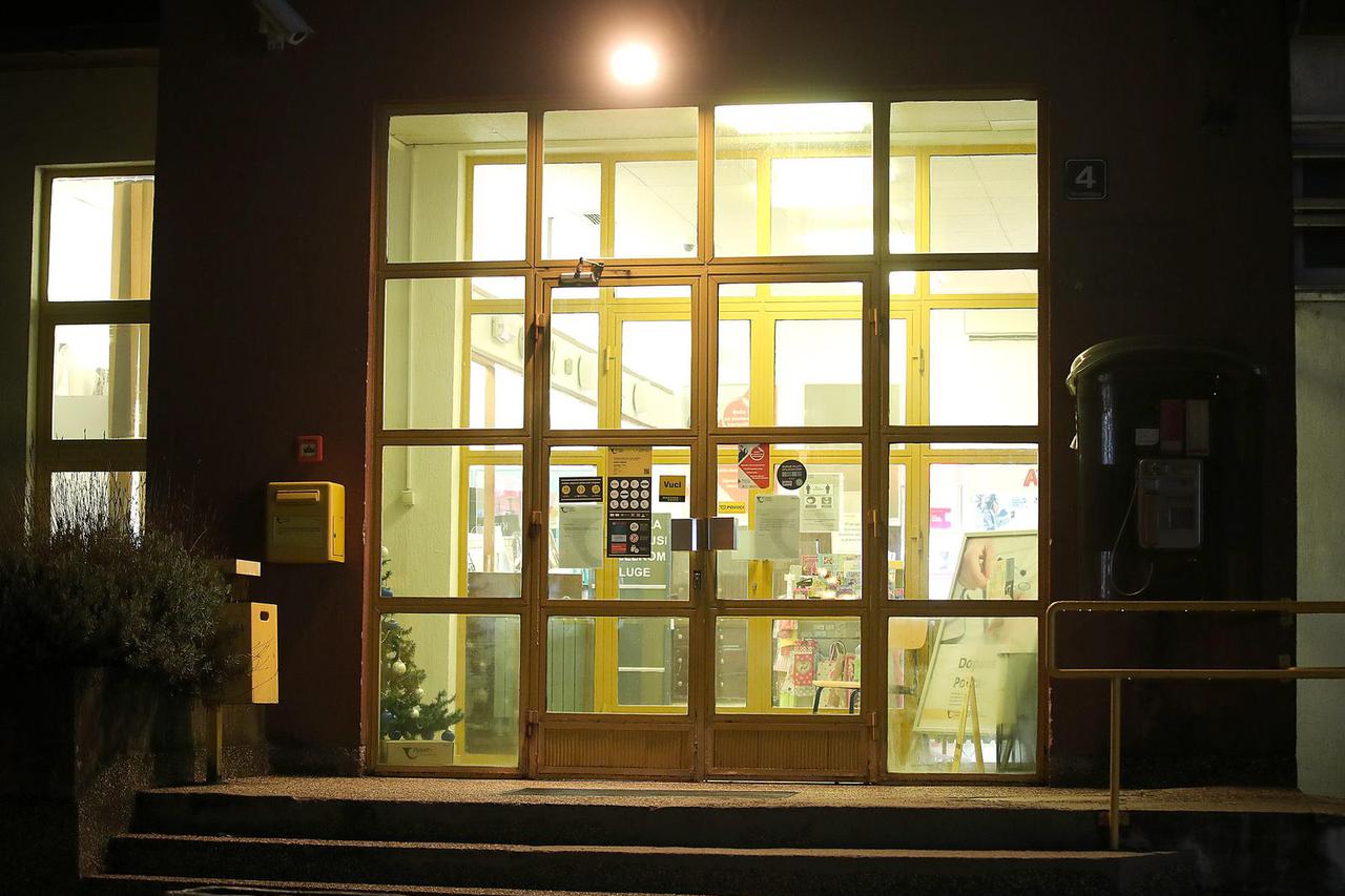 Pljačka u Svetoj Nedelji: Dvojica razbojnika opljačkala poštu, napali i zaposlenika