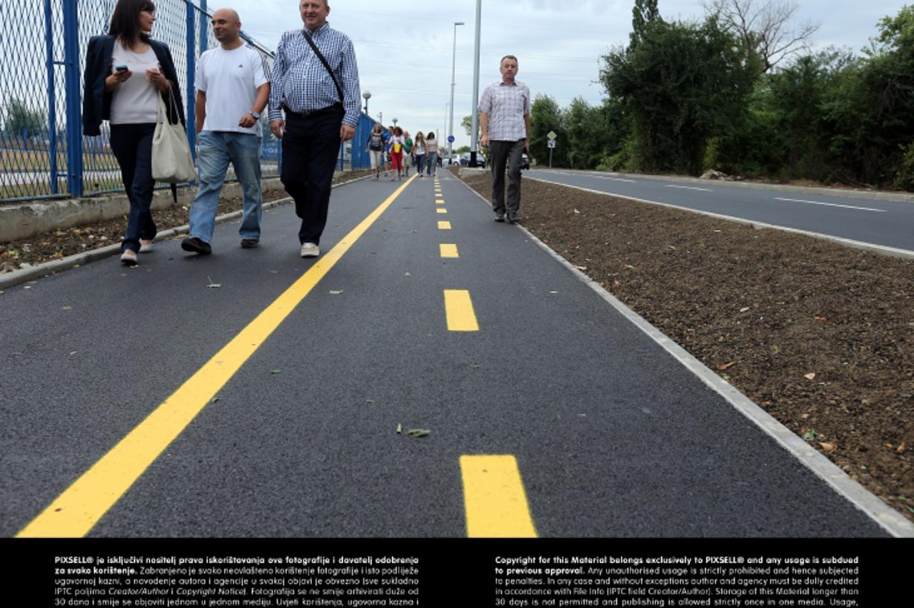 '14.08.2013., Zagreb -   Zagrebacki gradonacelnik Milan Bandic je sa suradnicima pustio u promet obnovljenu Ulicu Jankomir. U okviru zahvata, ukupne duljine 600 metara, izvedena je nova kolnicka konst