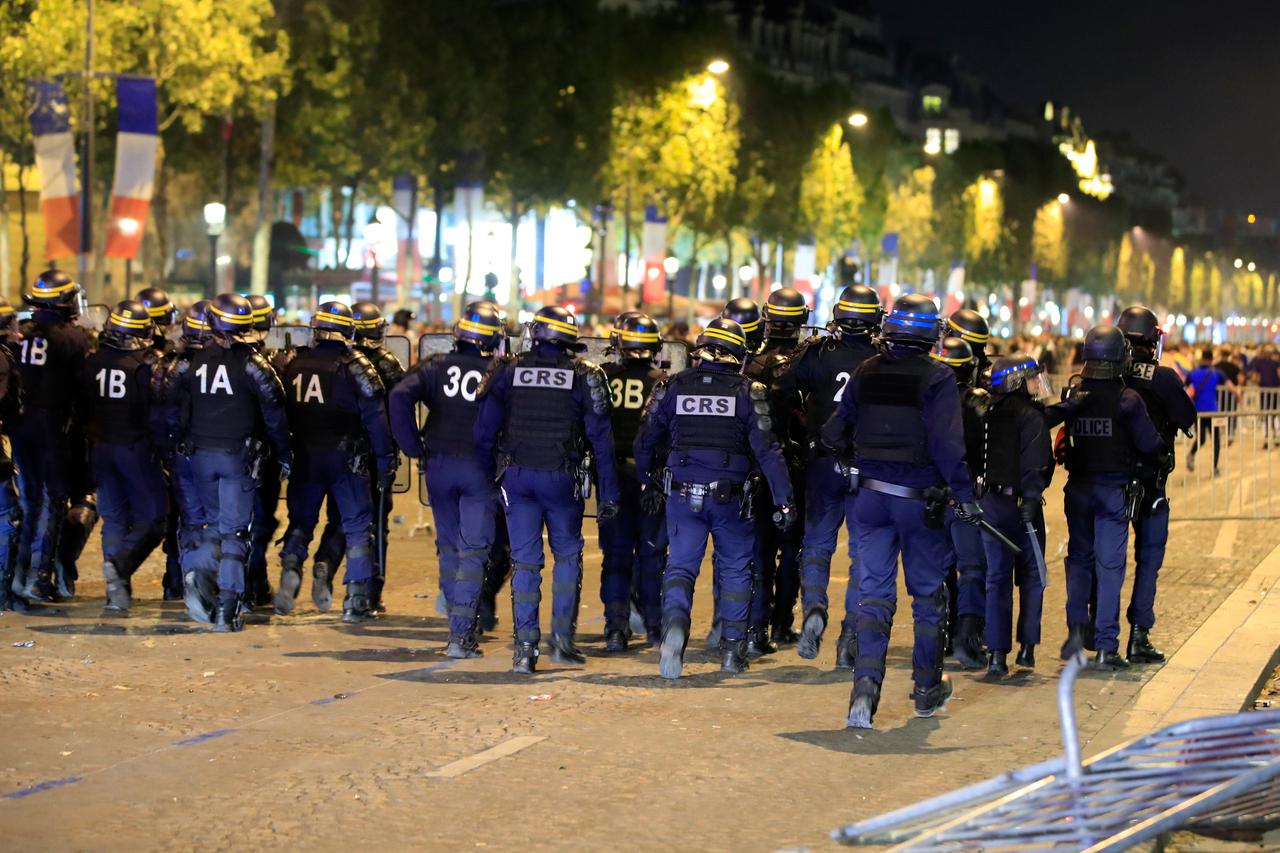 Neredi u Parizu nakon polufinala FRA/BEL