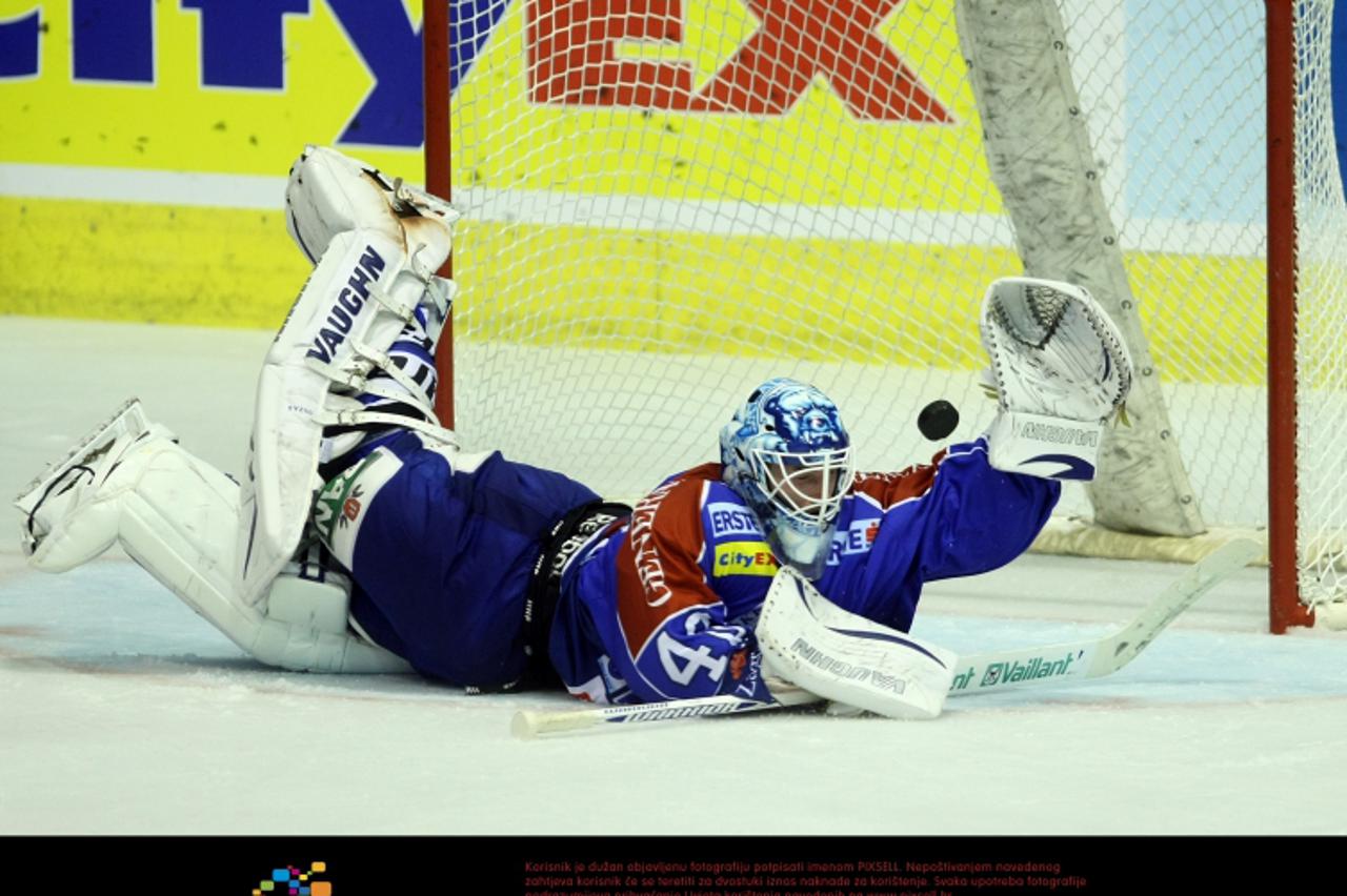 '11.09.2011., Ledena dvorana Doma sportova, Zagreb - EBEL liga, 2. kolo, KHL Medvescak - HC Orli Znojmo. Ouzas Michael. Photo: Sanjin Strukic/PIXSELL'