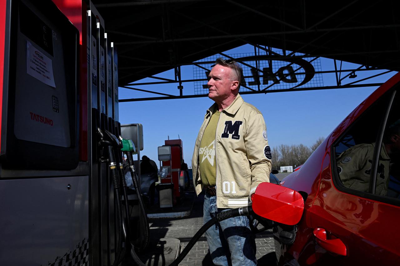 Slovakia considers higher diesel price for foreigners