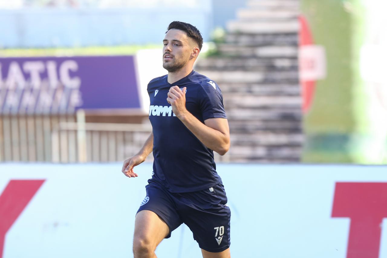 Zagrijavanje nogometaša Hajduka i Varaždina uoči početka 33. kola SuperSport HNL-a