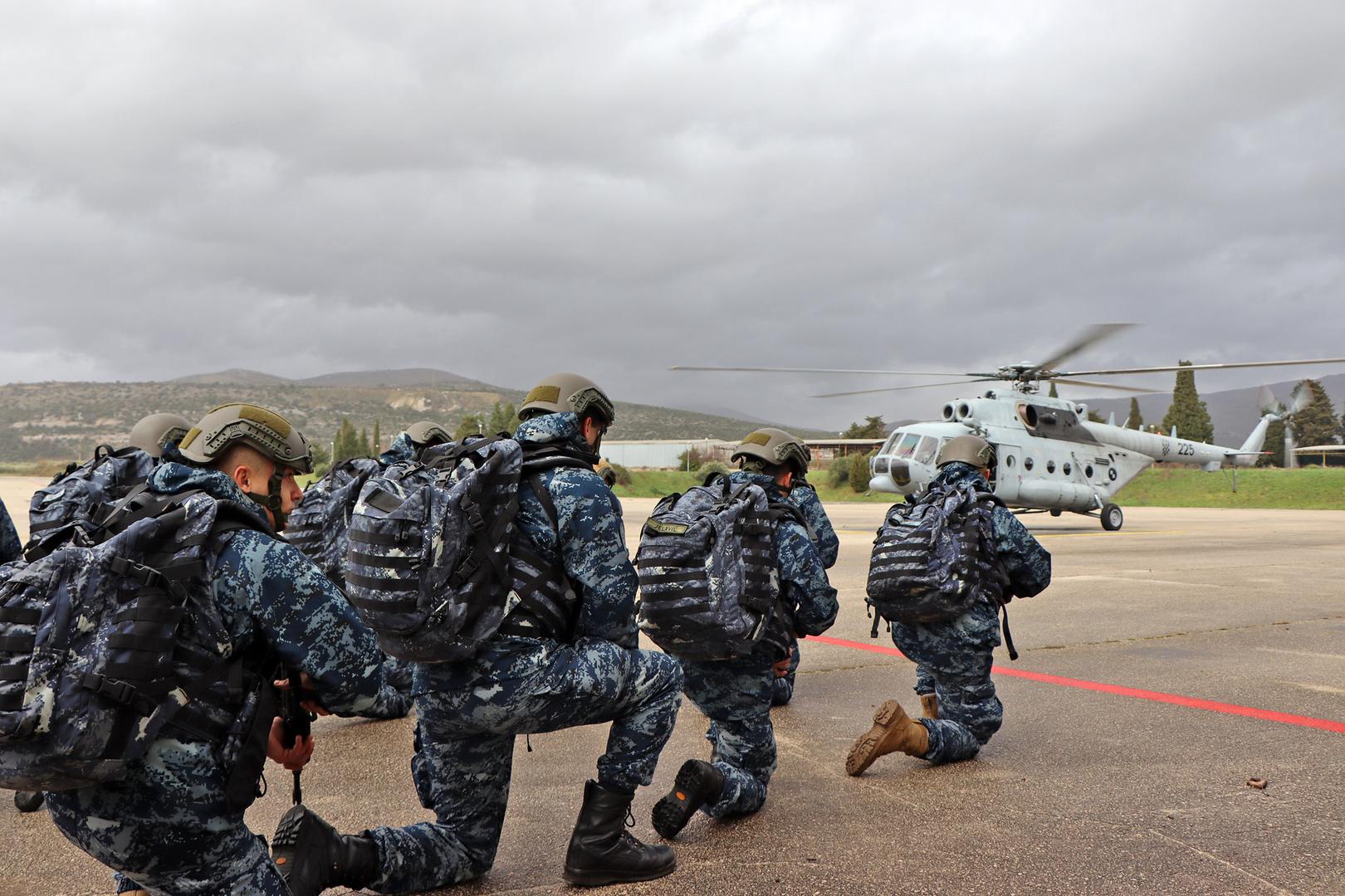 Govoreći o obuci, narednik Grbavac je istaknuo: "Obuka je pri kraju i polaznici nestrpljivo čekaju sljedeći tjedan i završnu vježbu na kojoj će imati priliku pokazati što su sve usvojili. Iskreno očekujem da će sve proći u najboljem redu i da će svi polaznici posljednjeg dana obuke od veterana – pripadnika ratne 53. bojne mornaričko desantnog pješaštva dobiti beretke i postati pripadnicima Satnije mornaričkog desantnog pješaštva".