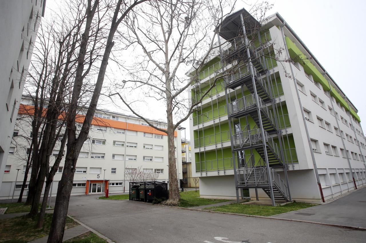 Zagreb: Premijer Plenković posjetio Zagrečane smještene u Studentskom domu "Cvjetno naselje"