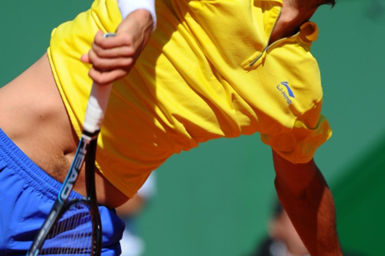 'Croatia\'s tennis player Marin Cilic serves to Argentina\'s David Nalbandian during a Davis Cup quarterfinal match, at Parque Roca stadium in Buenos Aires on April 6, 2012.  AFP PHOTO/DANIEL GARCIA'