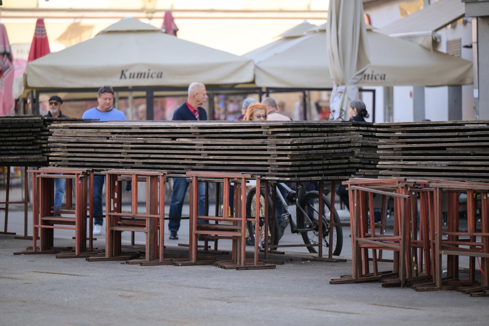 Tržnice Zagreb preventivno u utorak za prodaju zatvorile unutarnju halu tržnice Dolac zbog pada žbuke s dijela stropa. Stručnjaci su u međuvremenu ukazali na potrebu uklanjanja preostale žbuke na stropu i problem s vlagom koja dolazi s gornje plohe tržnice. Zbog toga su Tržnice donijele odluku da se osim sanacije unutarnje hale ispita i stanje gornje plohe tržnice
