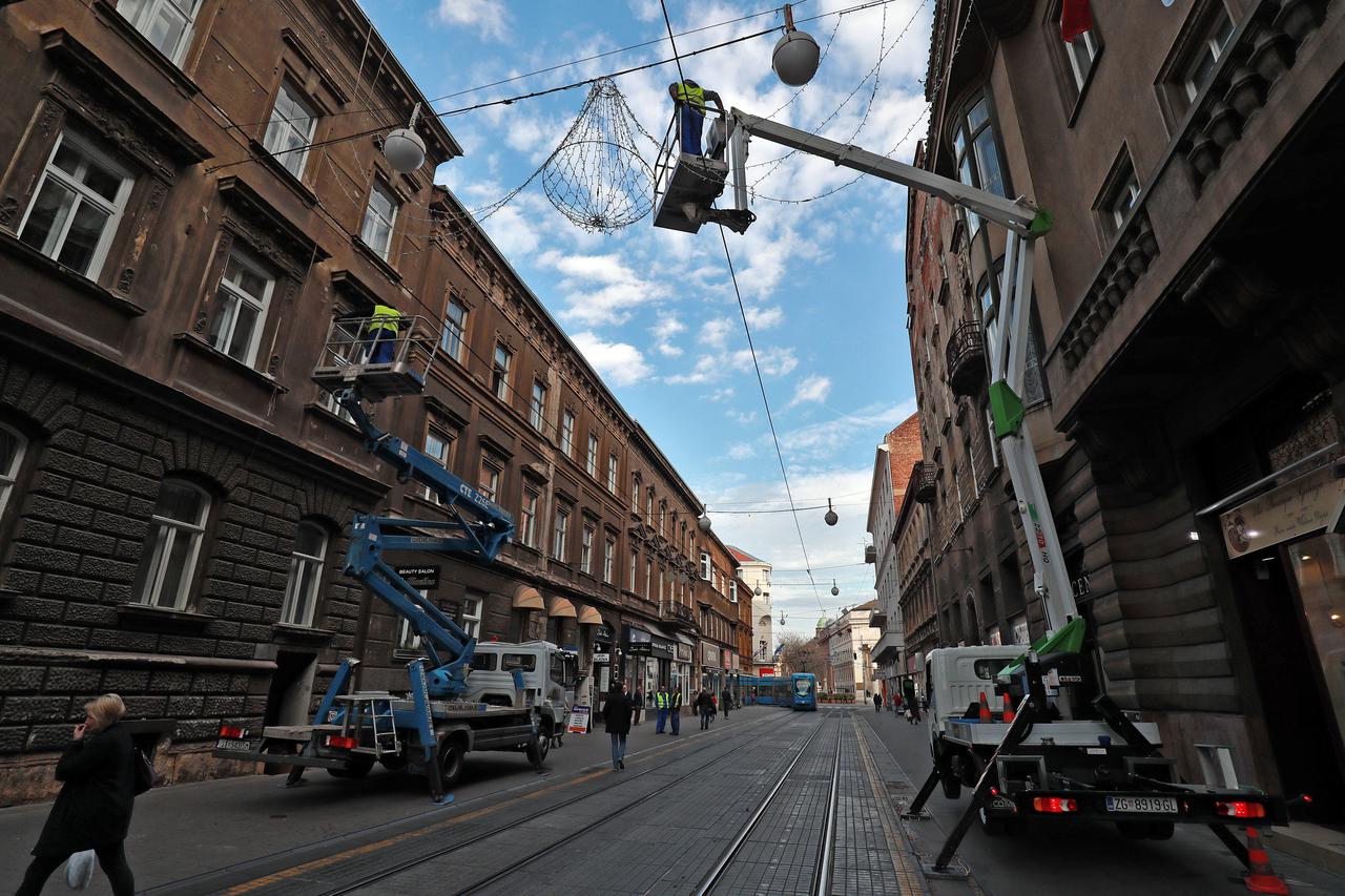 Jurišićeva ulica - Postavljanje adventskih ukrasa
