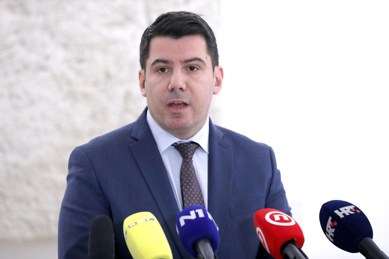 Nikola Grmoja postavio je pitanje zašto nije uhićen Milorad Pupovac i najavio zahtjev za raspuštanje Sabora