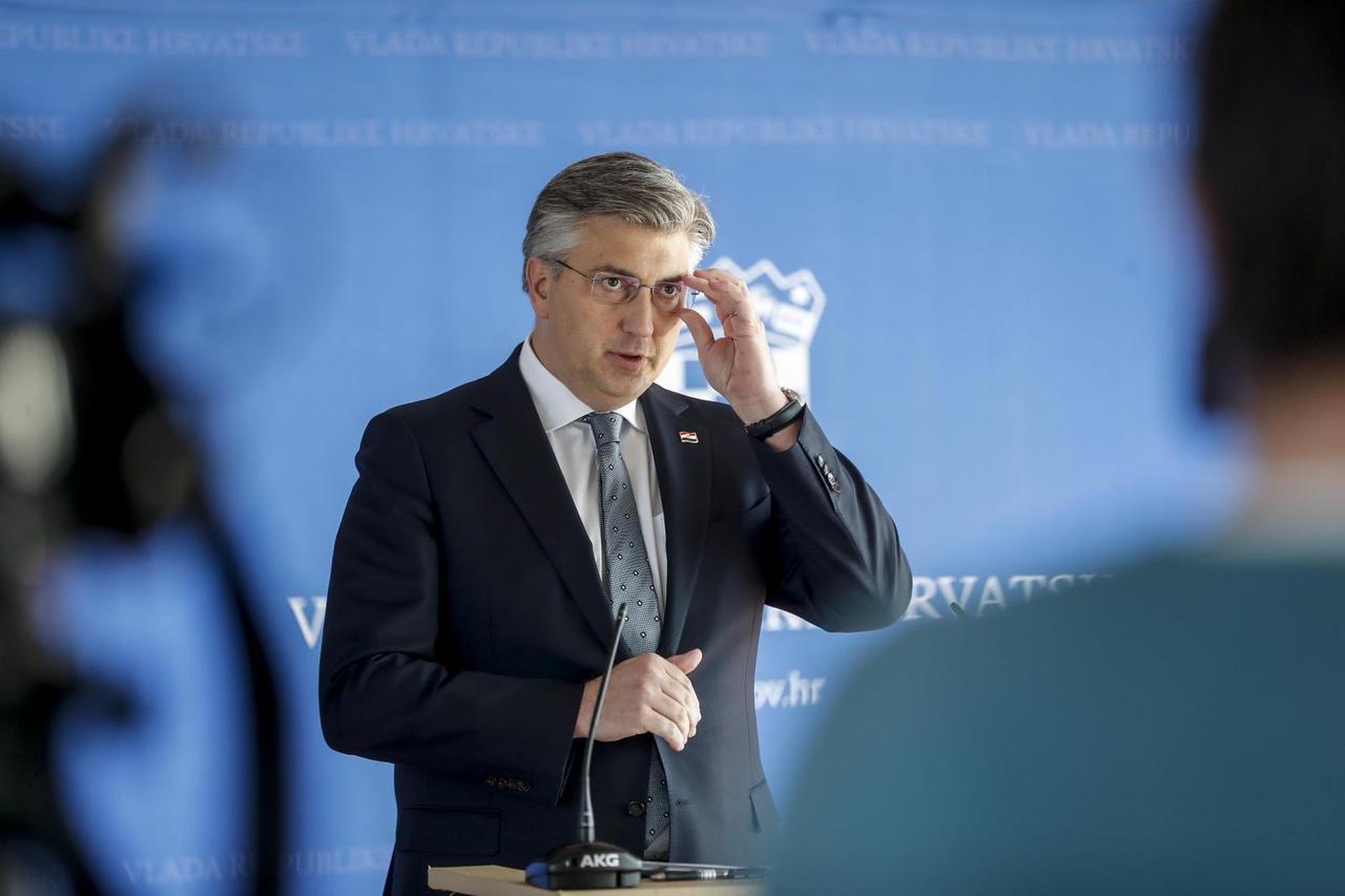 Zagreb: Andrej Plenković obratio se novinarima nakon sastanka užeg kabineta Vlade