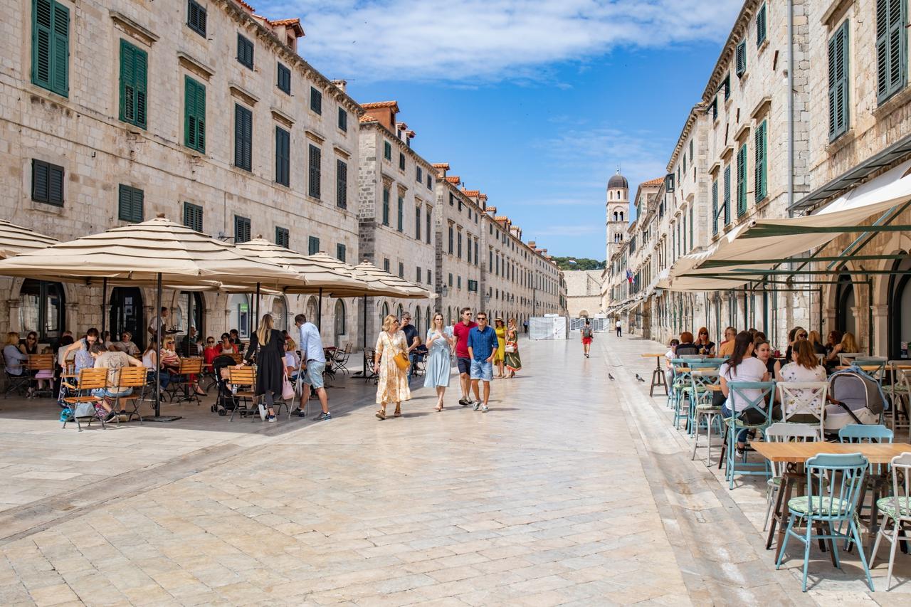 Dubrovnik: Sunčan dan u gradu