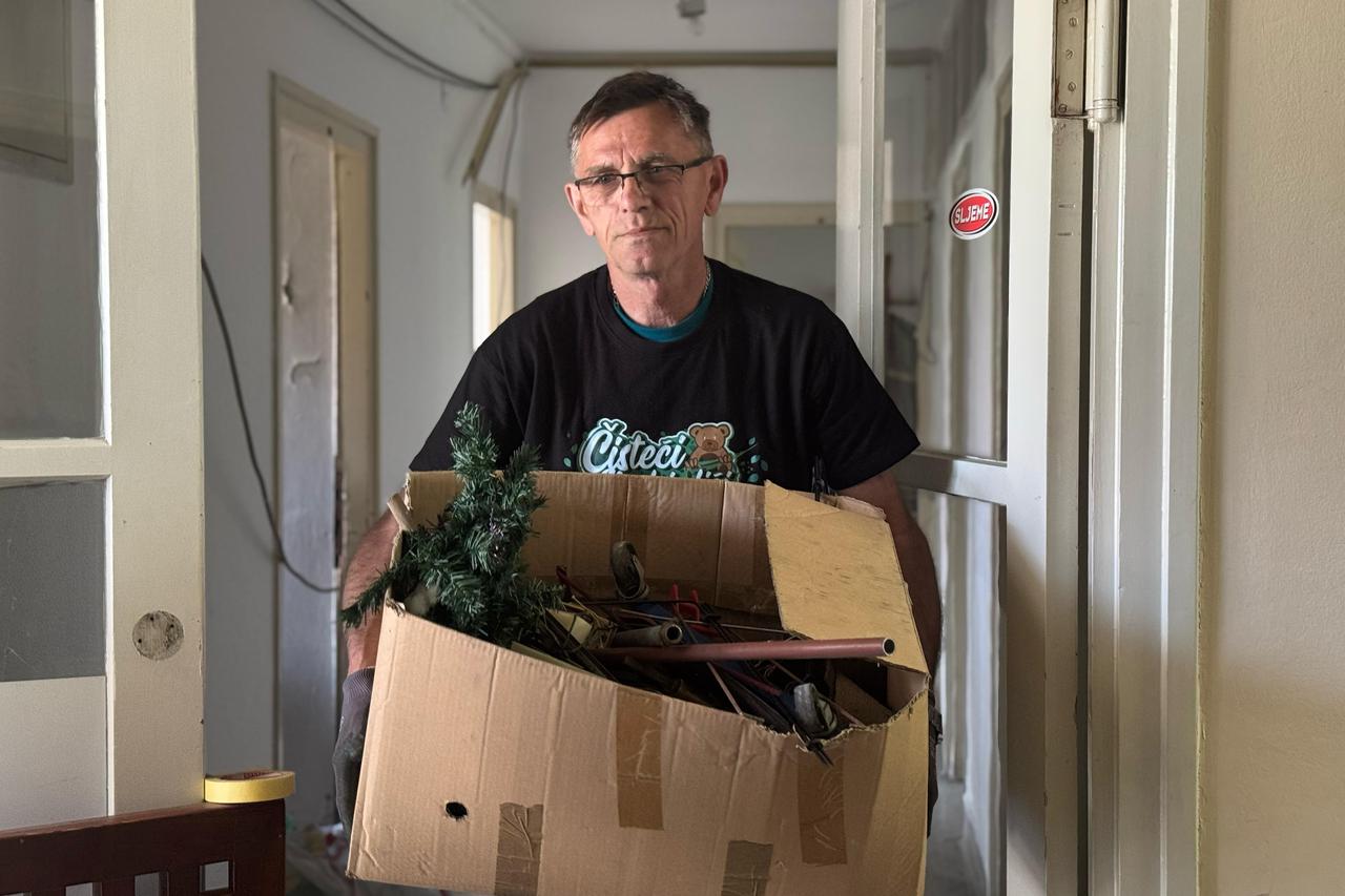 Udruga Čisteći medvjedići i drugi građani čiste zgradu stare tvornice Sljeme u Sesvetama