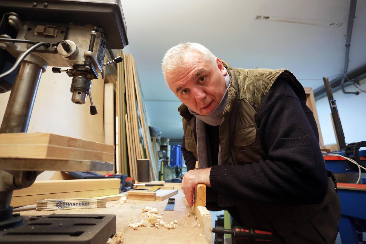 20.01.2017., Zagreb - Zoran Horvat,  branitelj koji se samozaposlio te otvorio tvrtku za  izradu dizajnerskog namjestaja.      Photo: Luka Stanzl/PIXSELL