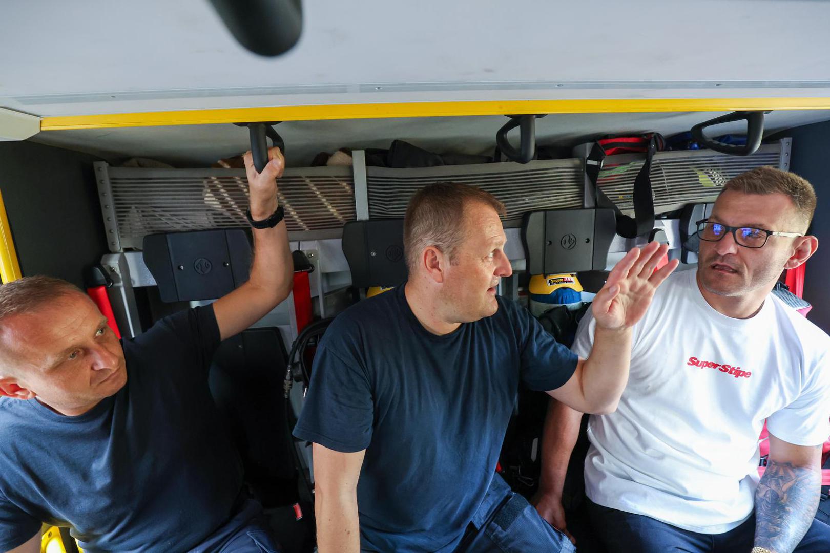 Od tada je posvećen svojoj obitelji i poslu vatrogasca.