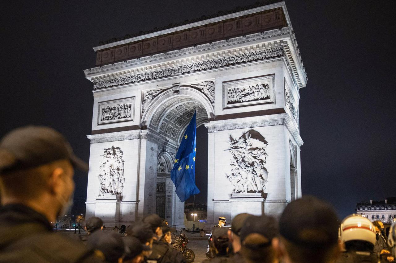 Pariz: Zastava Europske unije uklonjena sa Slavoluka pobjede