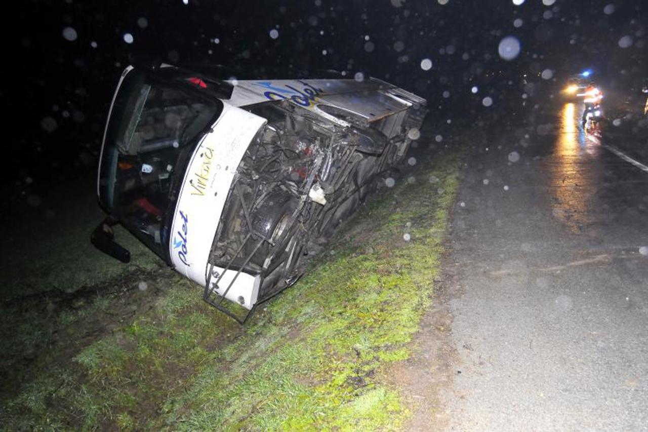 Sudar auto i autobus