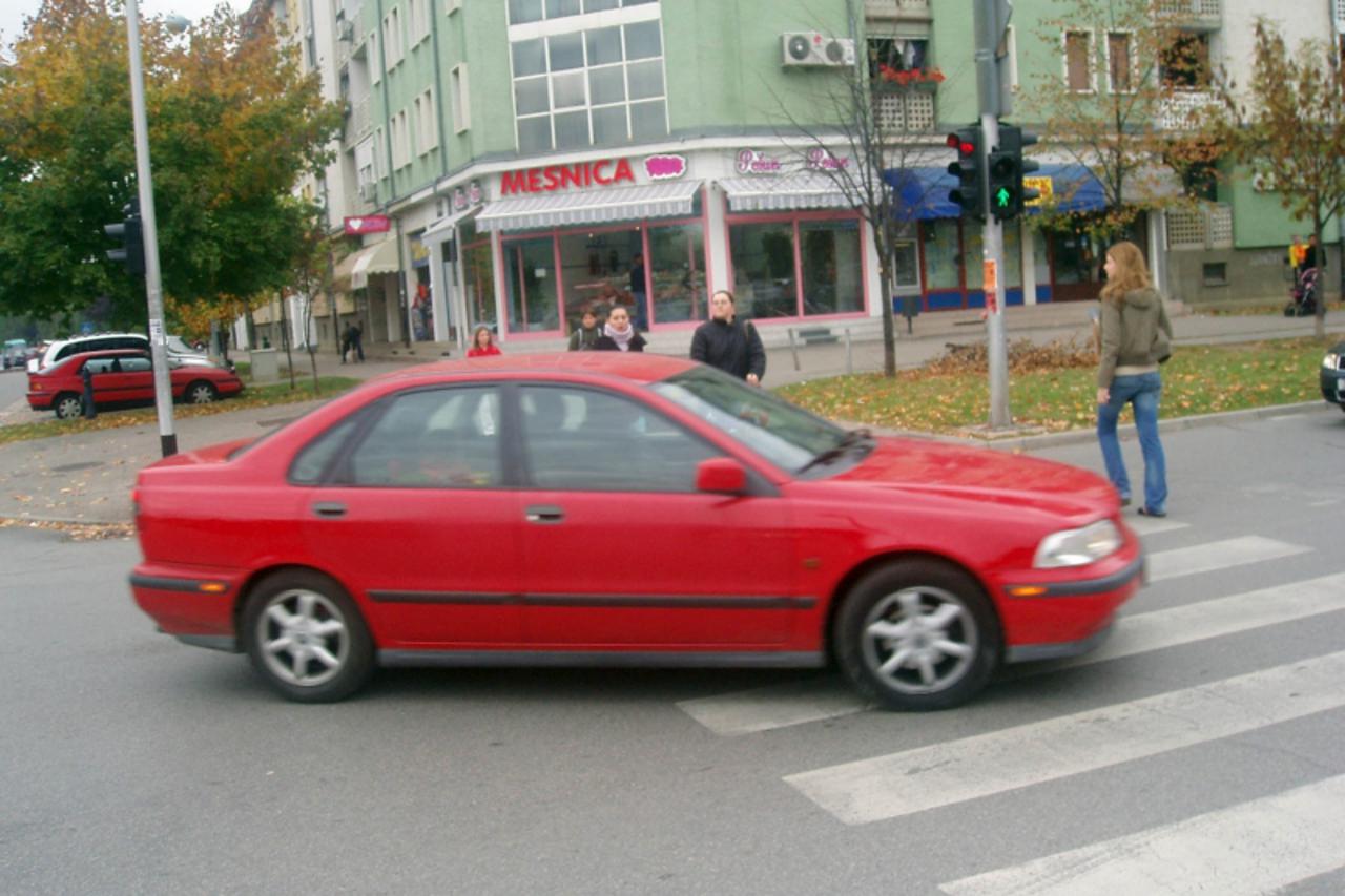 Automobil