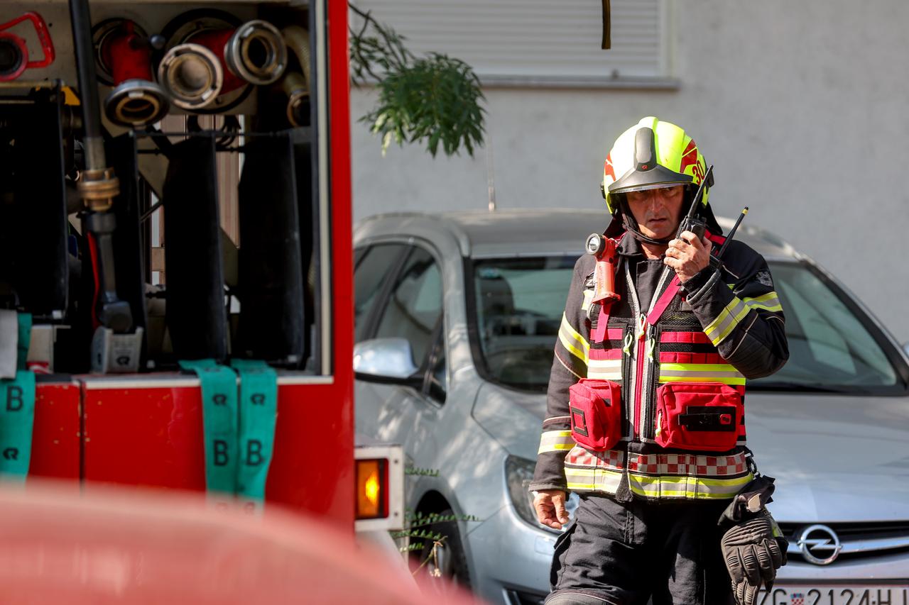 Zagreb: Vatrogasci ugasili požar stana u zgradi u naselju Špansko