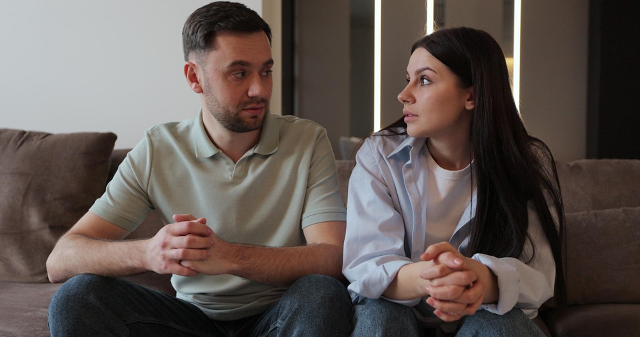 Ribe: Ribe u svađi najčešće ne napadaju prve, ali se lako povuku, rasplaču ili zatvore u sebe. Kada ih netko jako povrijedi, mogu reagirati zbunjeno, emotivno i neizravno, pa je teško odmah shvatiti što ih najviše boli. Umjesto otvorenog sukoba, često biraju tišinu, izbjegavanje ili povlačenje u svoj svijet.