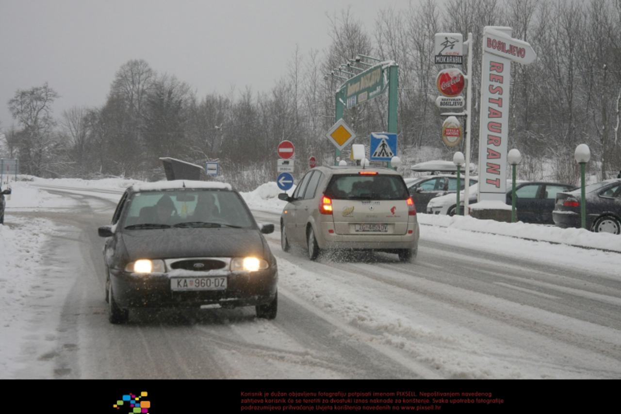 '26.12.2010 Karlovac - Zimski uvjeti na cesti Karlovac - Rijeka u mjesto Bosanci. Tijekom dana palo je nekoliko centimetara snijega. Photo: Kristina Stedul Fabac/PIXSELL'